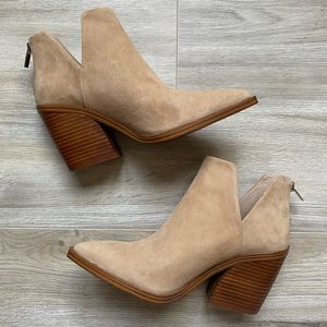 BRAND NEW VINCE CAMUTO Gigietta Suede Block Heel Boots, Brown Heeled Boots